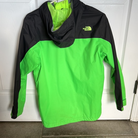 Ski jacket layered. with fleece inner jacket not pictured grey color. - Picture 2 of 3